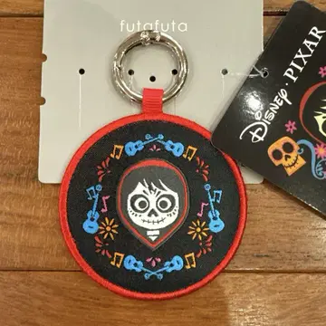 [ 새상품 ] 디즈니 픽사 리멤버 미 키링 키체인 블랙
