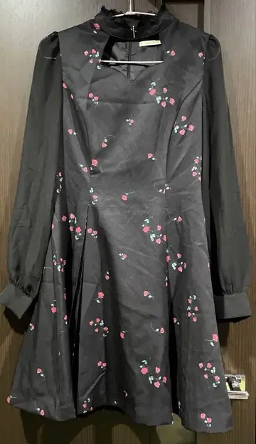 미사용 새상품 EATME 이토미 장미 무늬 원피스