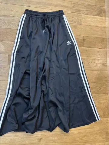 adidas 롱 스커트 블랙 S 사이즈