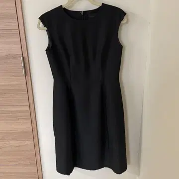 투모로우랜드 컬렉션 슬리브리스 블랙 원피스 A라인