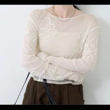 플라워 코드 자수 TOP 카스타네