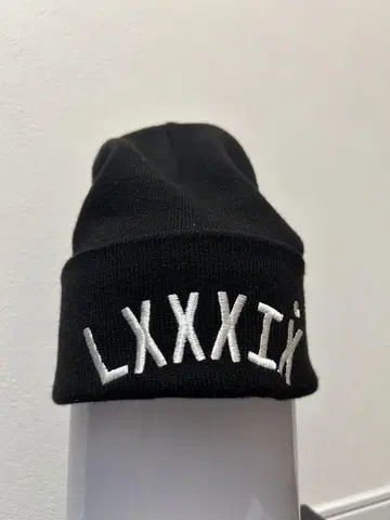 Carhartt LXXXIX 자수 블랙 니트 비니