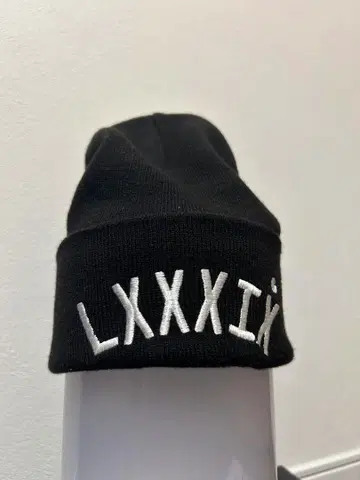 Carhartt LXXXIX 자수 블랙 니트 비니