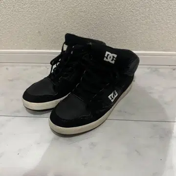 DC 블랙 하이컷 스니커즈