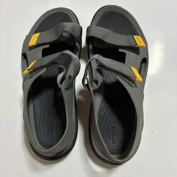 Crocs 그레이 스포츠 샌들