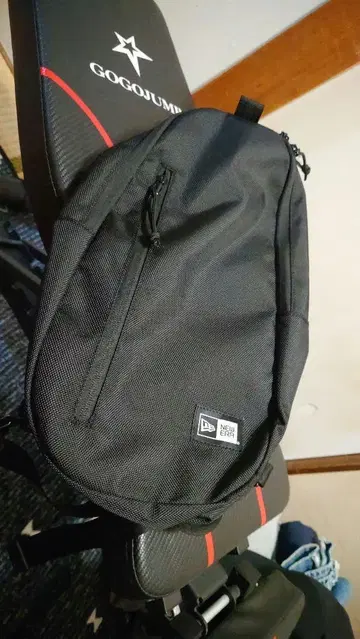NEWERA 블랙 나일론 바디백
