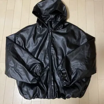 블랙 가죽 자켓 후드 부착