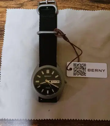 BERNY 쿼츠 손목시계 블랙