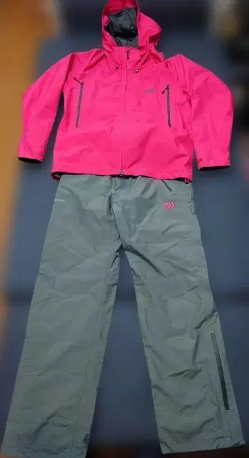 [ DAIWA ] GORE-TEX 우비 핑크/그레이