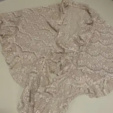 GRACE CONTINENTAL 베이지 레이스 스톨