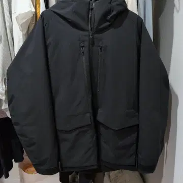 블랙 다운 자켓 후드 부착