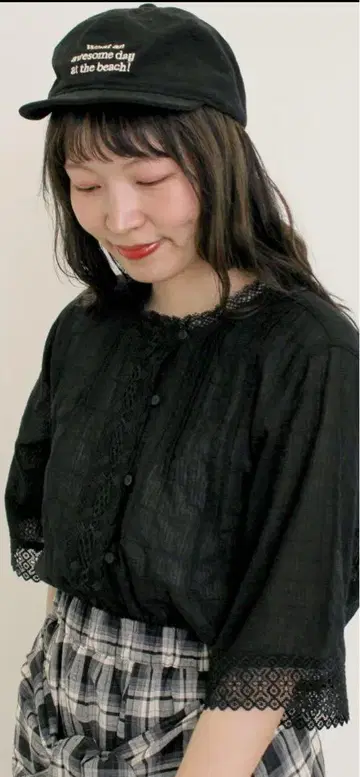 사만사 모스모스 도비 스트라이프 레이스 블라우스 블랙