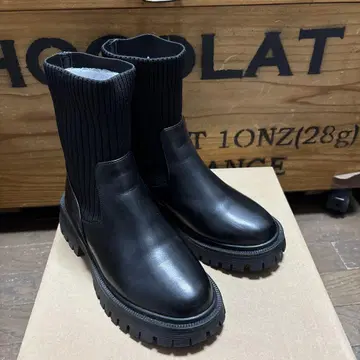 새상품 가죽 블랙 사이드 고어 부츠
