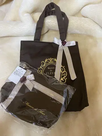 Maison de FLEUR 새틴 토트백 & 파우치 세트