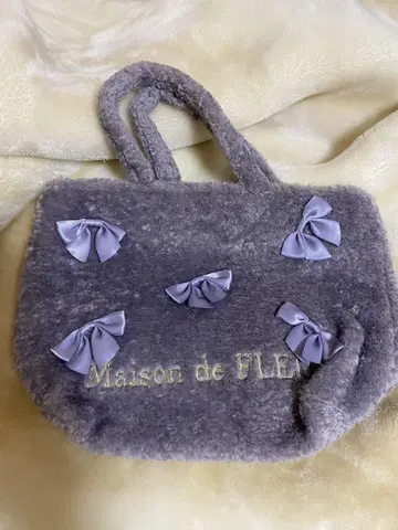 Maison de FLEUR 리본 퍼 토트백