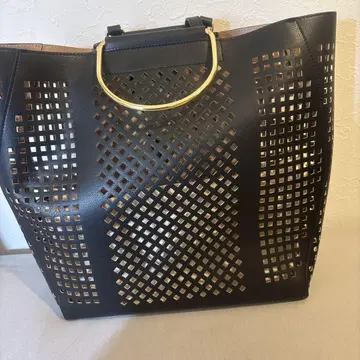 루니 펀칭 디자인 블랙 토트백 미사용 새상품