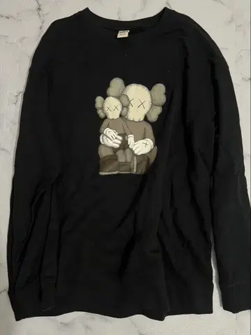 UNIQLO KAWS 트레이닝복 XL 사이즈 블랙