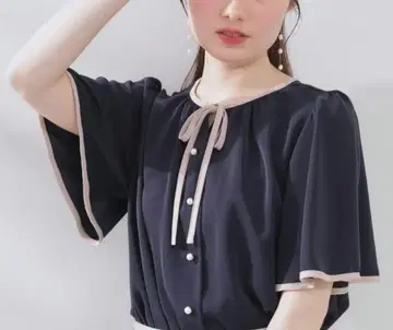 Couture Brooch 네이비 오부 소매 블라우스