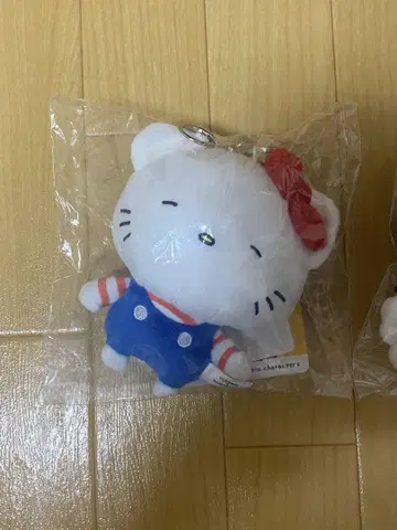 니시무라 유우지 산리오 캐릭터즈 백참 키티
