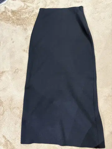투모로우랜드 슬릿 블랙 타이트 스커트