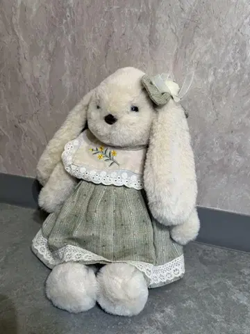 드레스 포함 크림색 토끼 봉제 인형