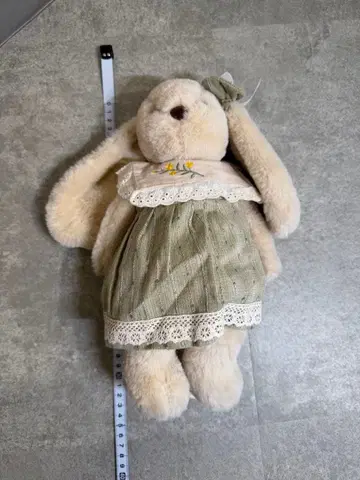 드레스 포함 크림색 토끼 봉제 인형