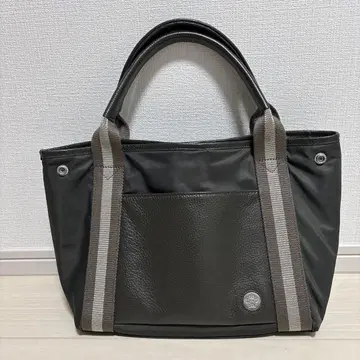 합성 피혁 중형 토트백 블랙