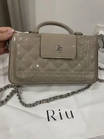 Riu 베이지 퀼팅 숄더백