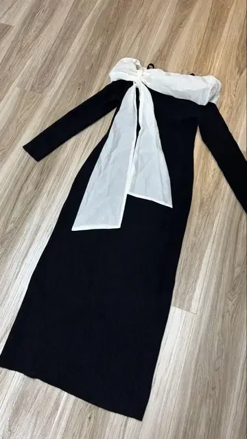 dazzlin 볼륨 아지메 리본 니트 원피스