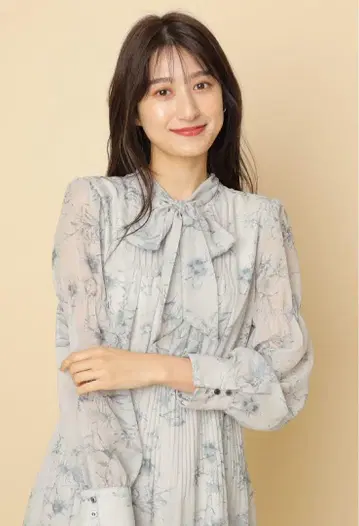리랜드트루 꽃무늬 보타이 플리츠 원피스