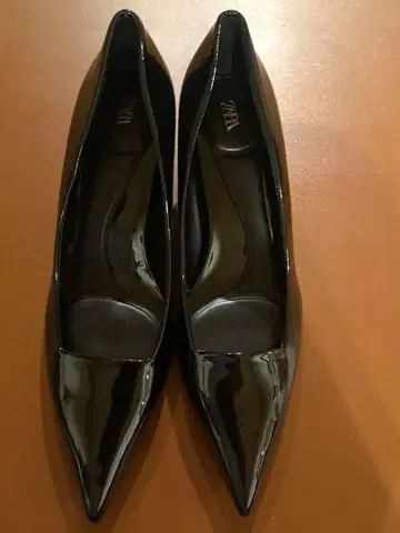 미사용 ZARA 블랙 스틸레토 펌프스