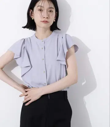 메탈 버튼 프릴 슬리브 블라우스