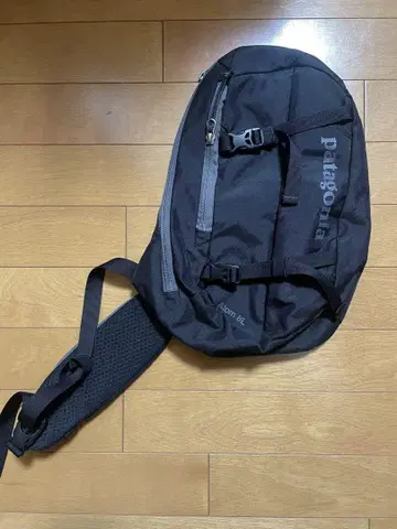 Patagonia 블랙 atom 8L