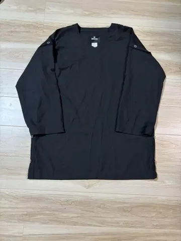 NOT CONVENTIONAL 사이드 버튼 디자인 컷소 블랙