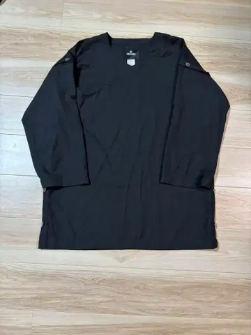 NOT CONVENTIONAL 사이드 버튼 디자인 컷소 블랙