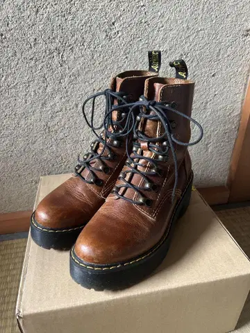 Dr.Martens LEONA 버터스카치 24cm UK6