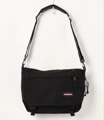 EASTPAK 블랙 메신저 백
