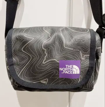 THE NORTH FACE 지형 무늬 숄더백