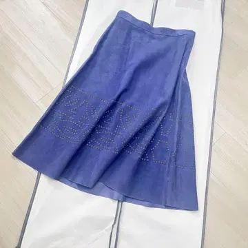 컨디션 최상 ferragamo 최신 택 램 가죽 간치니 스커트 40