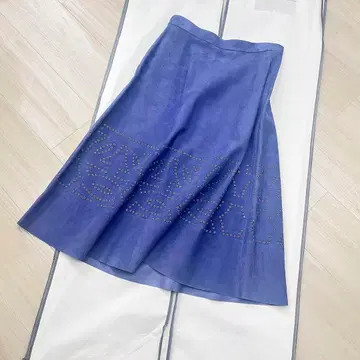 컨디션 최상 ferragamo 현행 택 최고급 양가죽 간치니 스커트 40