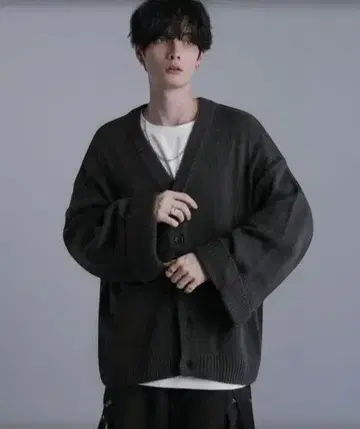 [ LILL ] 루즈 실루엣 롤업 볼륨 슬리브 가디건