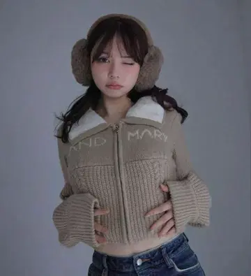 Mary logo zip tops andmary beige