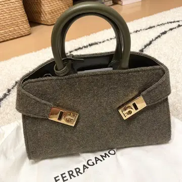 미사용품 Ferragamo Hug xs 페라가모