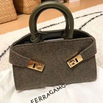 미사용품 Ferragamo Hug xs 페라가모