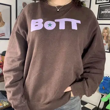 BOTT Star Logo crew neck