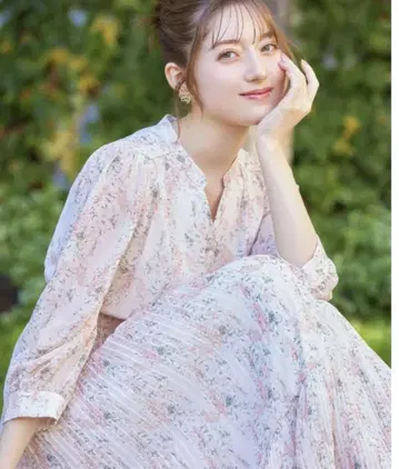택 포함 새상품 토코 허리 셔링 뉴앙스 플라워 쉬폰 플리츠 원피스