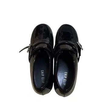 블랙 로퍼 장식 포함