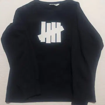 UNDEFEATED 블랙 빅 로고 맨투맨 M