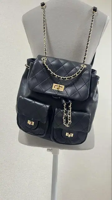 블랙 퀼팅 백팩