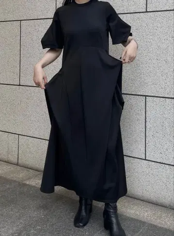 UN3D. TRIANGLE TUCK 원피스